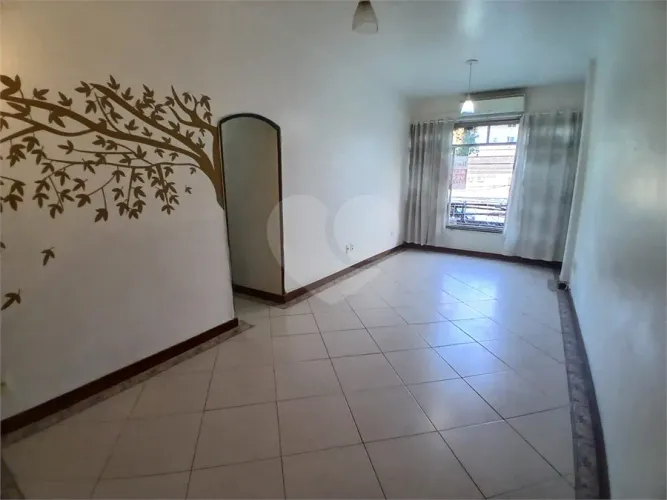 Bairro do Maracanã. Excelente apartamento com vaga de garagem