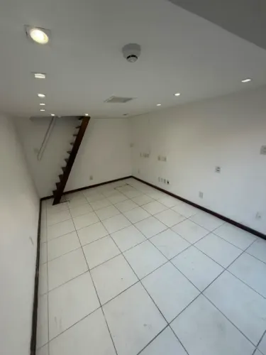 Imóvel para aluguel possui 65 metros quadrados em Imbuí - Salvador - BA