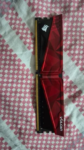 Memoria Team Group T-Force Vulcan Pichau 8GB DDR4 3000MHz Red