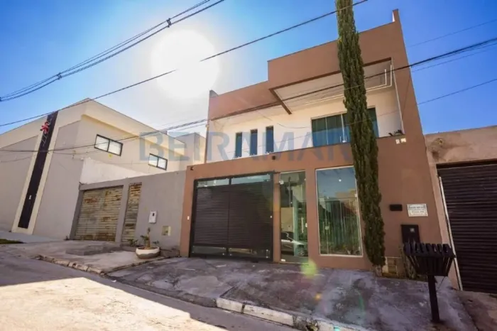 Casa para Venda em Brasília, Guará II, 5 dormitórios, 4 suítes, 5 banheiros, 2 vagas