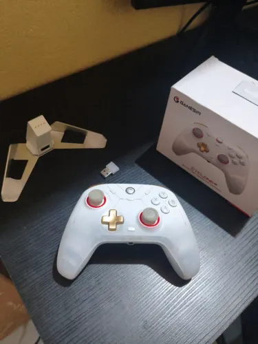 Controle , cyclone gamesir com carregador, compatível com PC switch Android ios.