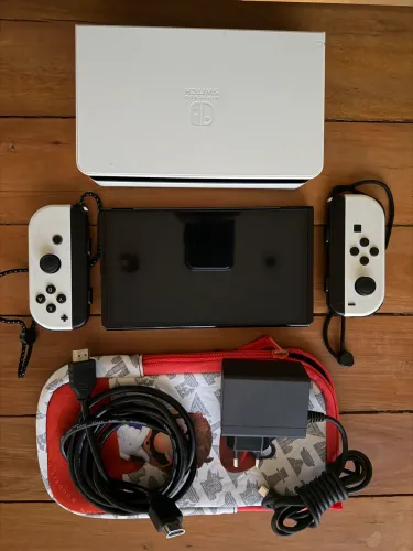 Nintendo Switch OLED - 4 JOY / 3 Games