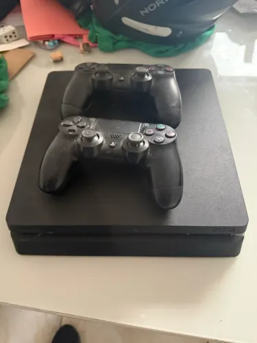 Ps4  memória 1T  funcionando perfeitamente 2 controles 