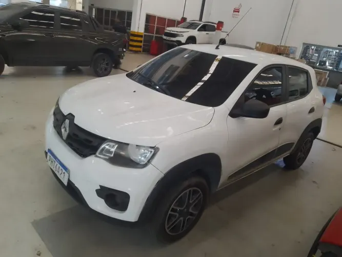 Vendo kwid pra retirada de peças