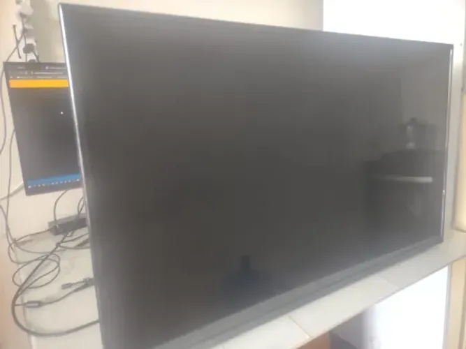 Vendo TV usada PHILCO 42'' para retirada de peças.