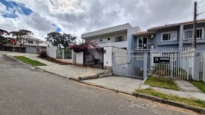 Sobrado para Venda em Curitiba, Santa Cândida, 2 dormitórios, 1 suíte, 3 banheiros, 2 vaga