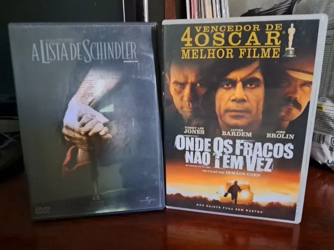 DVDs Onde os fracos não tem vez e A lista de Schindler