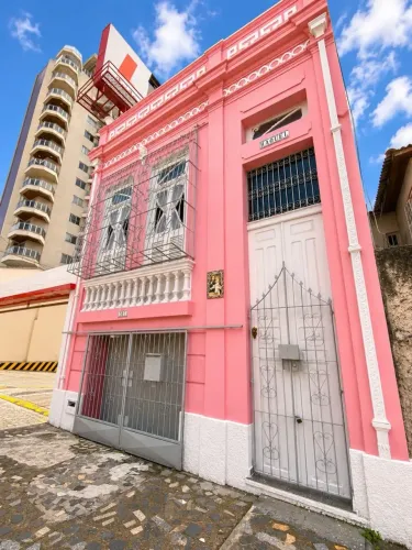 Casarão Comercial com Piscina e Ampla Estrutura | Cidade Velha