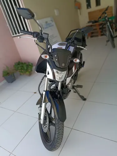 Moto praticamente nova
