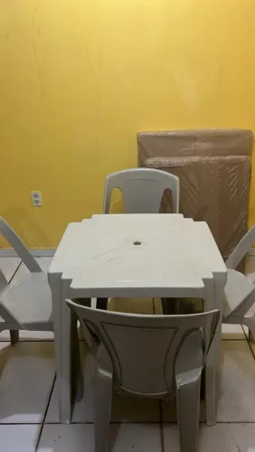 Conjunto de mesas com cadeiras novos todas zero!