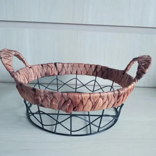 Cesto em Metal e Vime fruteira e porta ovos item de coleção anos 80