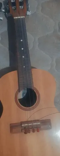 Violão infantil e Ukulele soprano sem cordas
