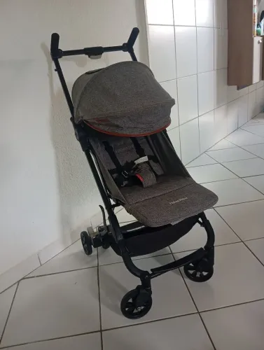 Carrinho de bebê compacto !!! 