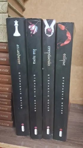 Livros Coleção Crepúsculo 4 exemplares.