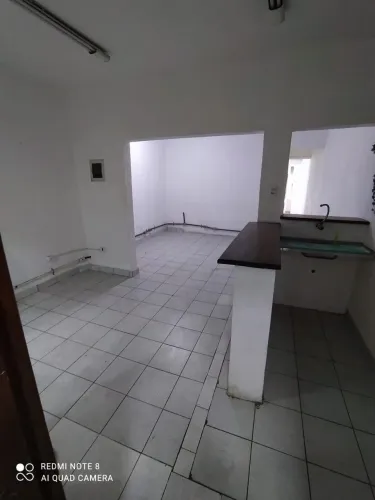 Loja para locação, com 3 salas, 2 banheiros, cozinha, área de serviços, bem localizada, na