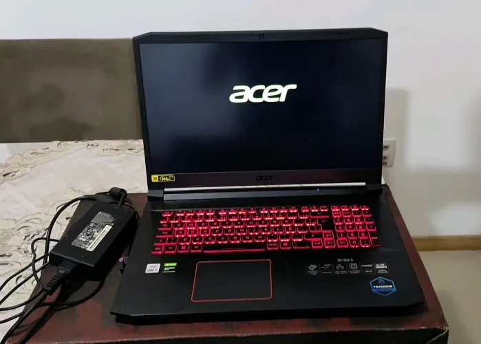 Notebook Gamer Nitro 5 i7 16GB RAM placa de video GTX 1650 4GB Tela 144Hz 17.3"