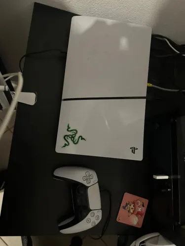 VENDO PLAYSTATION 5 SLIM + 2 CONTROLES