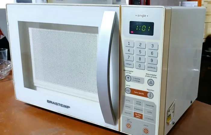 Microondas Brastemp 110Vts/23Lts de altíssima qualidade, funcionando/Conservado. Compare