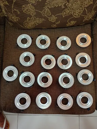 Vendo 17 spots de teto de aço escovado sem lâmpadas , entrega em mãos 