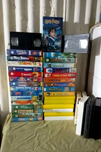LOTE 38 VHS DISNEY E OUTROS
