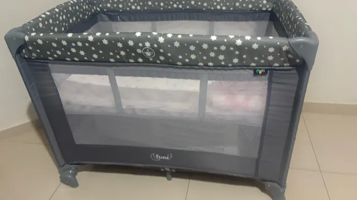 Berço Portátil e Desmontável Maxi Baby Lune até 15kg Cinza