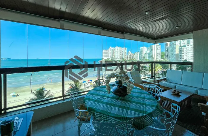 Apartamento frente mar com varanda e lazer no Jardim Astúrias, Guarujá