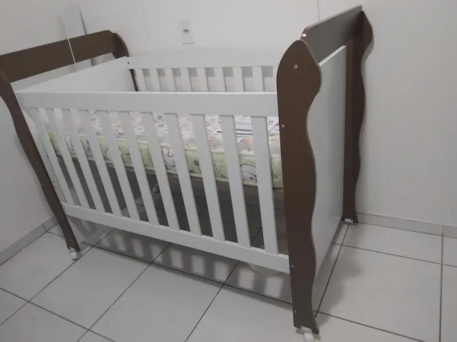 Berço com avaria mas semi conservado 