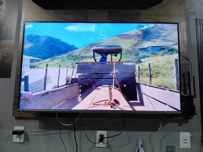 VENDO UMA TV MARCA PHILCO DOLBY ÁUDIO 4KUHD EM ÓTIMO ESTADO