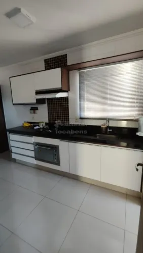 Apartamento no bairro Vila Sinibaldi com 02 dormitórios e 02 vagas de garagem.