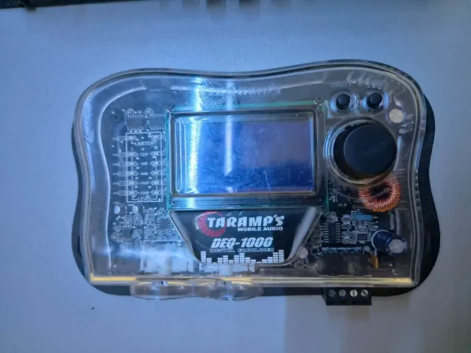 Equalizador Digital Taramps DEQ-1000 LCD 15 Bandas