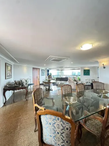 Apartamento Mobiliado no Cabral | 276m² | 4 Quartos | Pronto para Morar