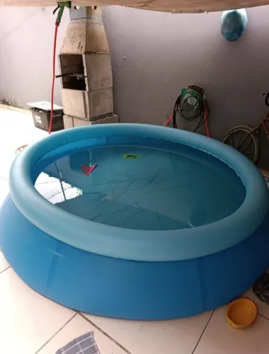 Piscina Inflável Redonda 2400L