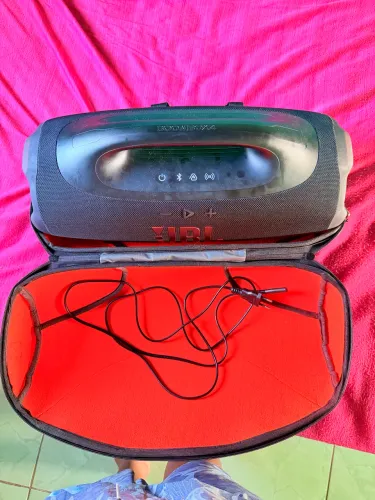 JBL bombox 4