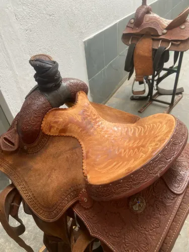 Vendo sela Nogueira 