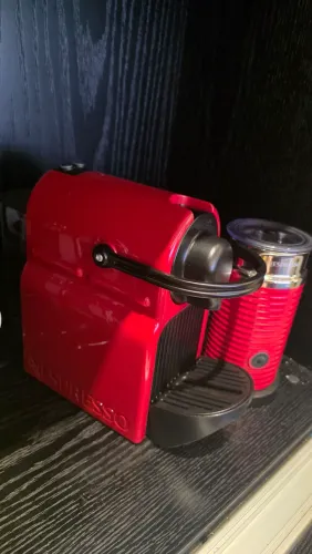 Máquina de café Nespresso Inissia C140