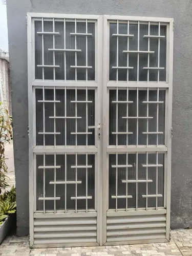 Porta de aluminio 2 bandas