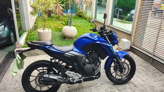 Vende-se ou troca fz25 ano 2025 moto nova