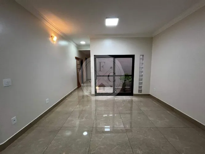 Casa com 3 quartos sendo 1 suíte - Varanda gourmet com churrasqueira - Nova Ribeirânia