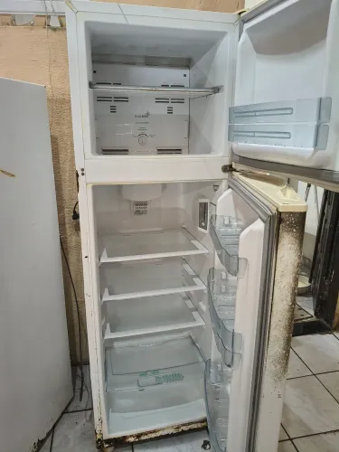Geladeira para tirar peça.