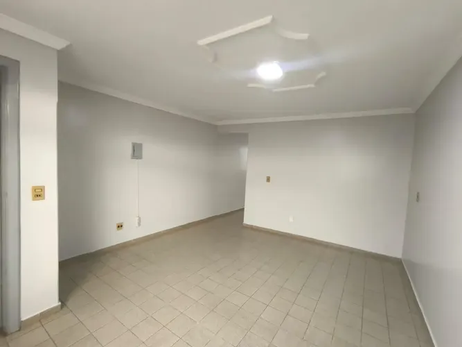 CNA 2 Apto 3qtos 2banheiros grandão 2 andar garagem duas salas. Quem ver aluga!!