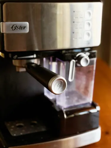 Cafeteira Oster Prima Latte - Máquina de Espresso e Cápsulas