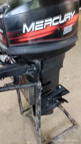 Motor Mercury americano 25 HP ano 2001