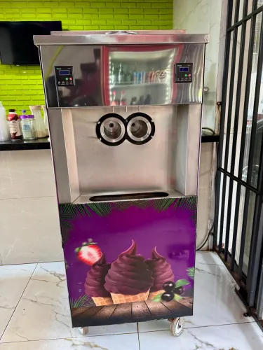 Máquina de sorvete / Açaí Expresso Italianinha