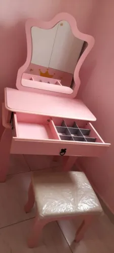 VENDE SE UMA PENTEADEIRA ROSA