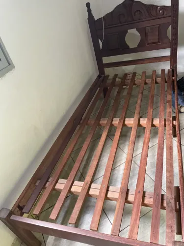 Cama de solteiro sucupira