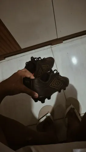 Chuteira umbro