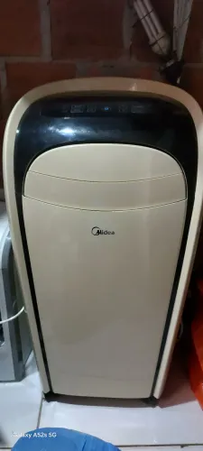 Ar condicionado Midea.