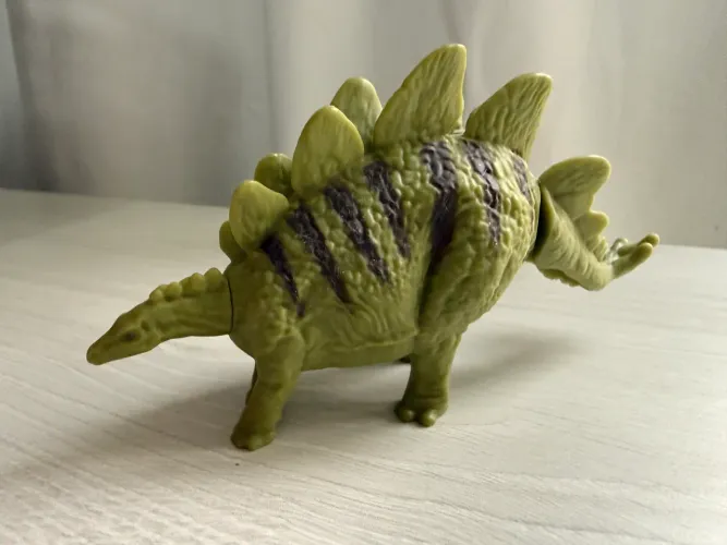 Dinossauro mclanche feliz