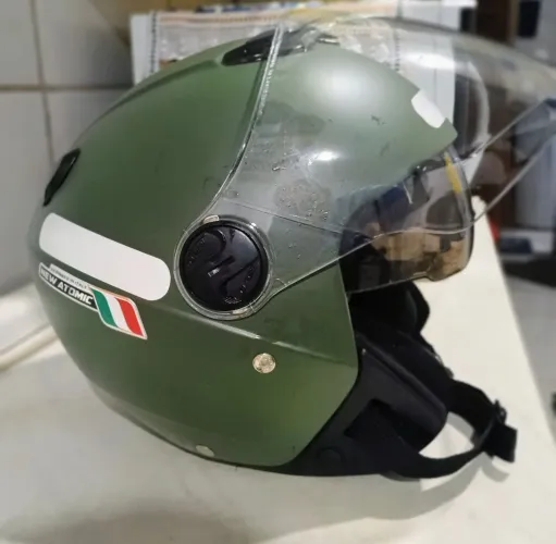 capacete tamanho 59/60 com óculos interno. 