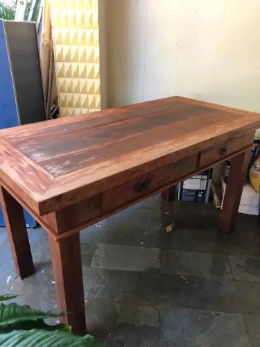 Mesa em Madeira de Demolição
